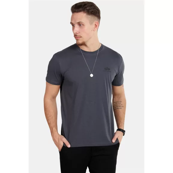 alpha-industries-basic-t-shirt-small-logo-greyblack-black-l-profil-p.jpg alpha-industries-basic-t-shirt-small-logo-greyblack-black-l-profil-p.jpg