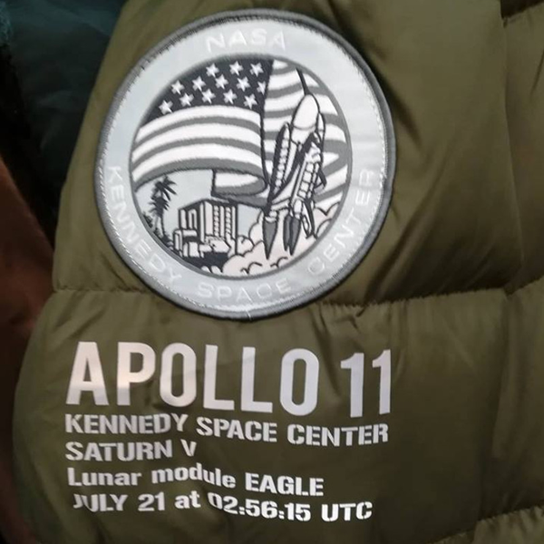 Emlékezés az Apollo-11 küldetésre Hooded Puffer Apollo 11